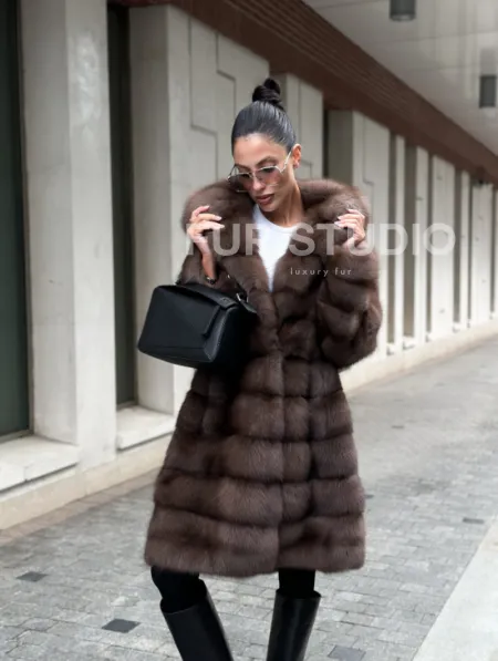 Шуба из меха куницы с капюшоном цвет трюфель - фото 9