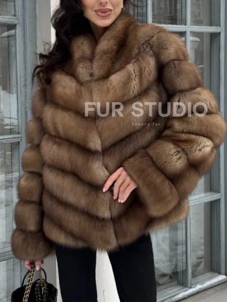 Шуба из меха куницы с V-образным воротником - фото 1