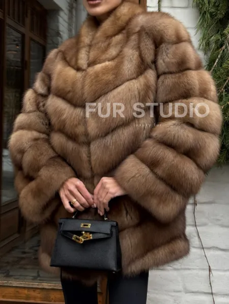 Полушубок из куницы с воротником V-образным - фото 2