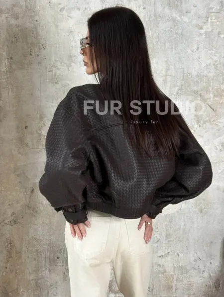 Женский бомбер из натуральной плетёной кожи - фото 3