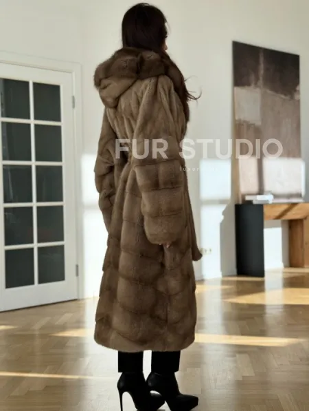 Бежевая норковая шуба с капюшоном куница - фото 5