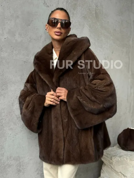 Норковый полушубок с капюшоном - цвет коричневый - фото 9