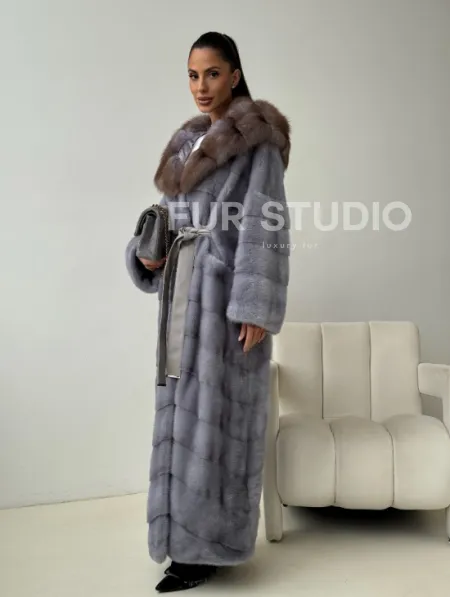 Голубая норковая шуба с капюшоном куницы - фото 10