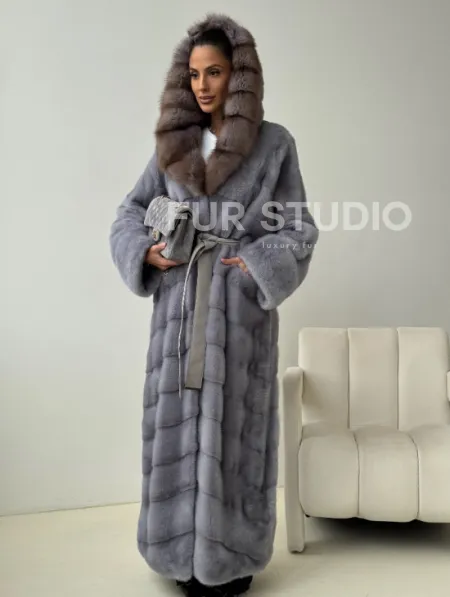 Голубая норковая шуба с капюшоном куницы - фото 9