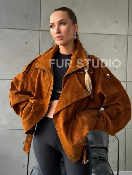 Замшевая куртка-косуха - фото 10