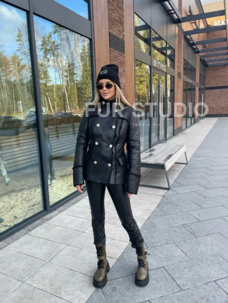 Дубленка из натуральной овчины в стиле милитари - фото 2