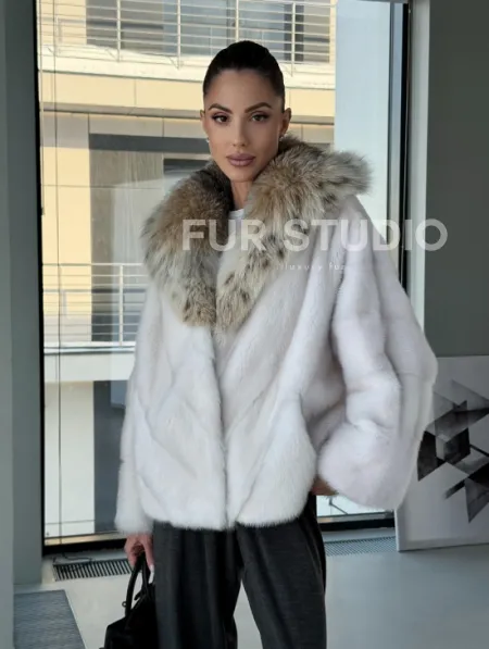 Белое норковое пончо-шуба с капюшоном из рыси - фото 12