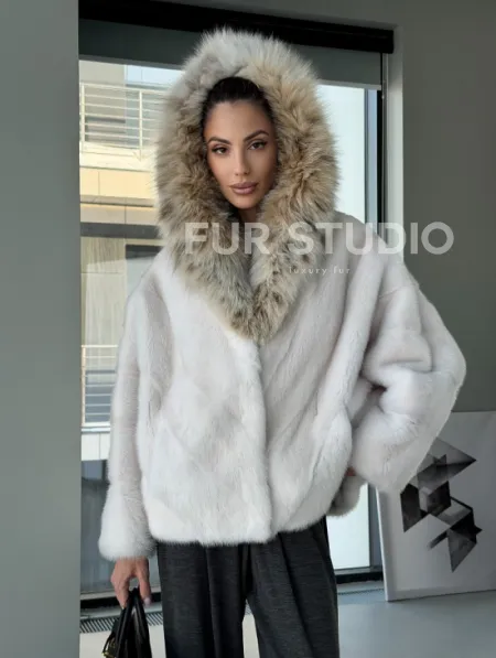 Белое норковое пончо-шуба с капюшоном из рыси - фото 13