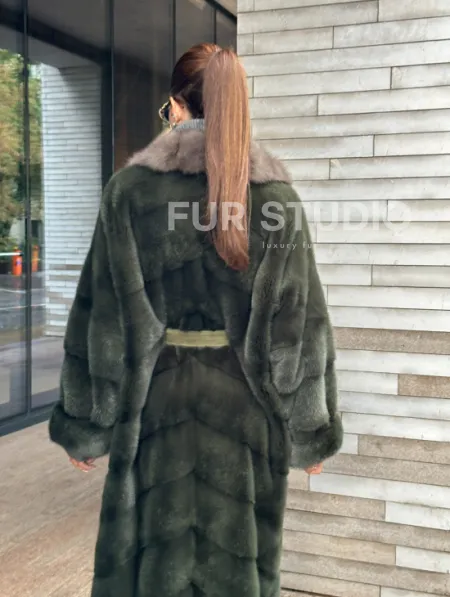 Шуба норковая хаки с воротником из меха куницы - фото 1