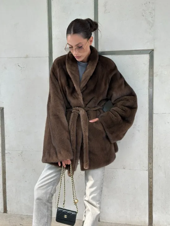 Шуба из меха Saga Furs в винтажном стиле средней длины - фото 10