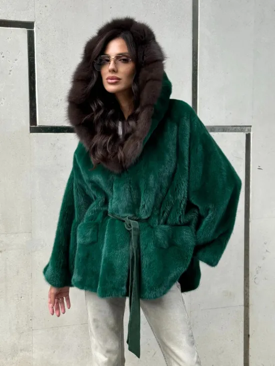 Шуба летучая мышь из норки с капюшоном из куницы - темный изумруд - фото 10