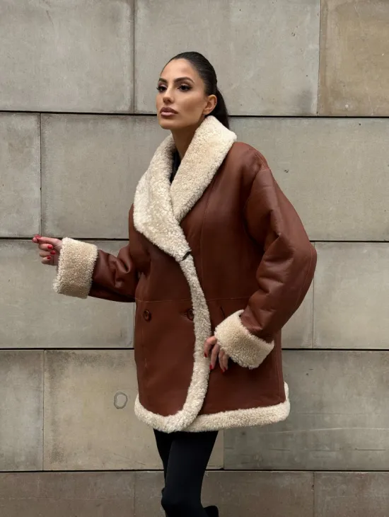 Двусторонняя женская дубленка из натуральной кожи с воротником шаль, на пуговицах - фото 14