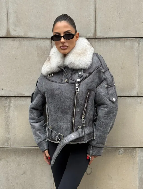 Стильная косуха-дубленка Vintage Grey с воротником из меха песца со шнуровкой на спине - фото 14