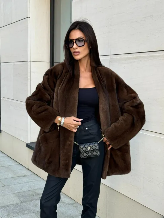 Стильная шубка из меха норки SAGA FURS  в цвете соболь - фото 7