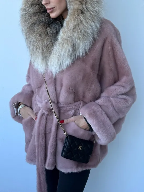 Шуба из норки Pink с капюшоном из меха рыси и манжетами на рукавах - фото 1