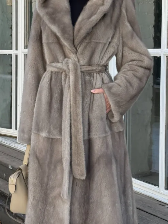 Шуба норковая серая с капюшоном и меховым поясом, классика - фото 1