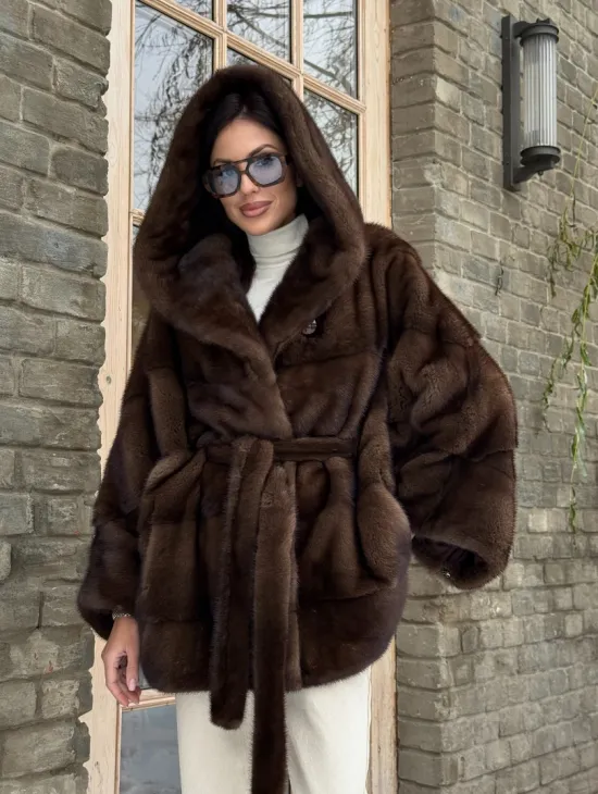 Полушубок из натурального меха норки Nafa mink в цвете соболь с капюшоном, фасон - летучая мышь - фото 8