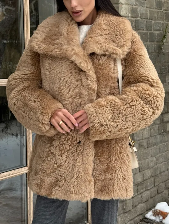 Шуба - дубленка из овчины в бежевом цвете - фото 3