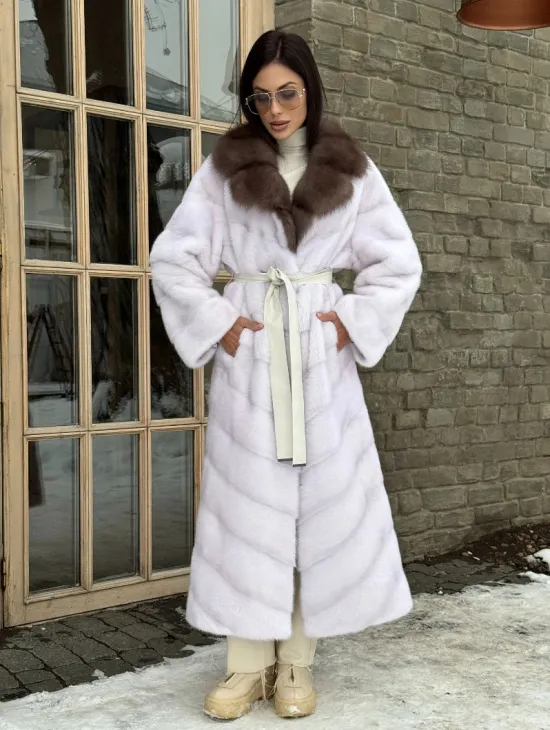 Длинная прямая норковая шуба с воротником из меха куницы цвет паломино - фото 8