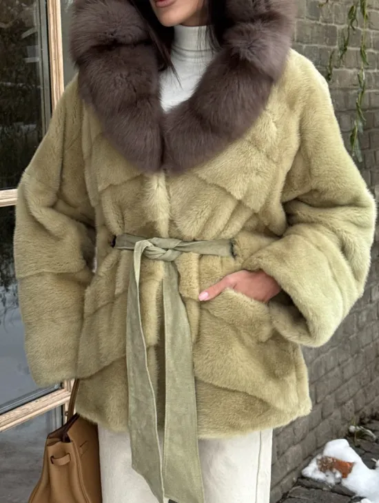 Полушубок норковый автоледи с капюшоном из куницы цвет фисташковый - фото 2