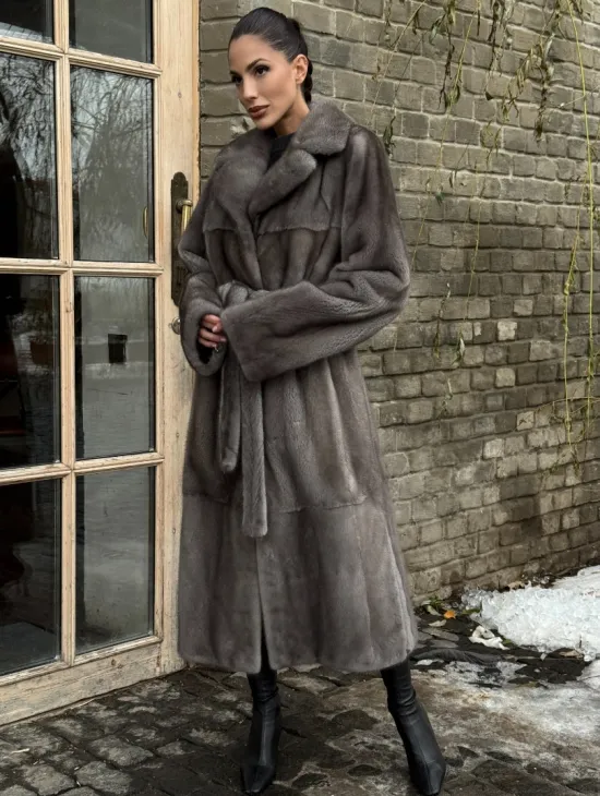 Прямая норковая шуба Luxury Line с меховым поясом и шлицами по бокам - фото 5