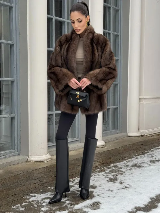 Полушубок из баргузинского соболя с V-образным воротником седина 2/3 - фото 11