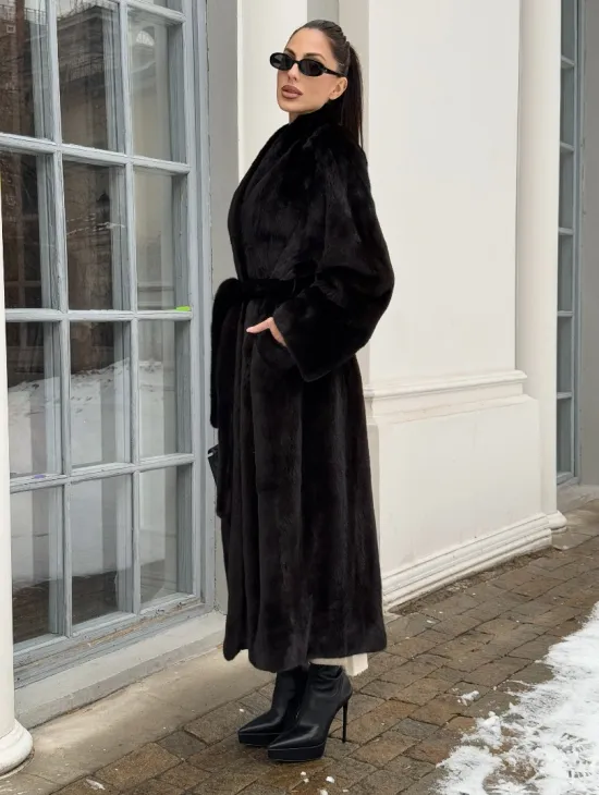 Натуральная коричневая норковая шуба в аукционном мехе SAGA FURS - фото 3