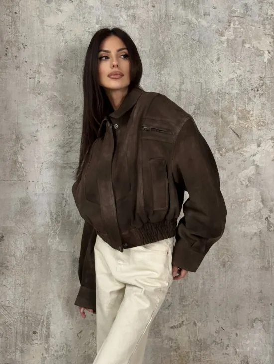 Современный кроп - бомбер из натуральной замши - фото 4