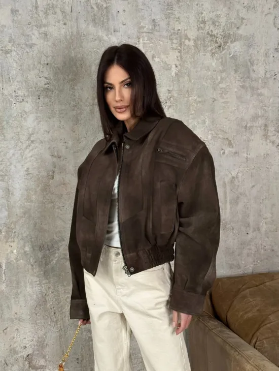 Современный кроп - бомбер из натуральной замши - фото 8