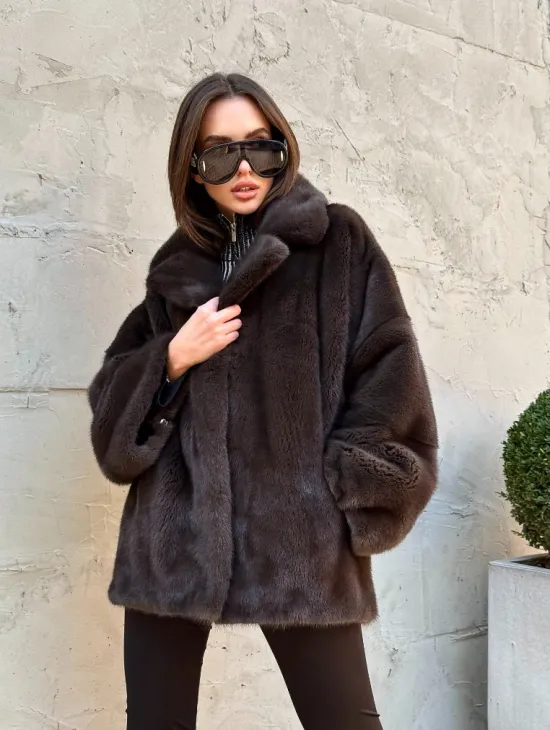 Норковый полушубок оверсайз с английским воротником, цвет 