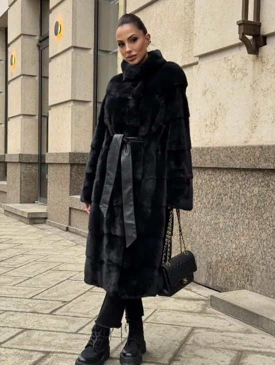 Шуба из плюшевой скандинавской норки в сине-черном цвете - стойка воротник - фото 9