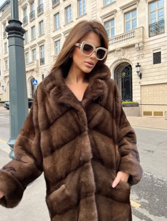 Удлиненная плюшевая норковая шуба в цвете соболь - фото 0