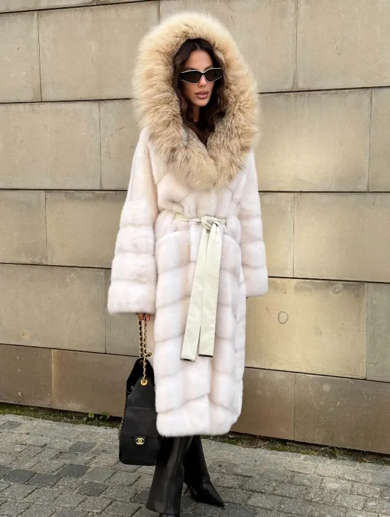 Белая норковая шуба с меховым капюшоном из рыси - фото 10