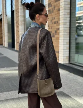 Стильный пиджак из натуральной плетеной кожи - фото 4