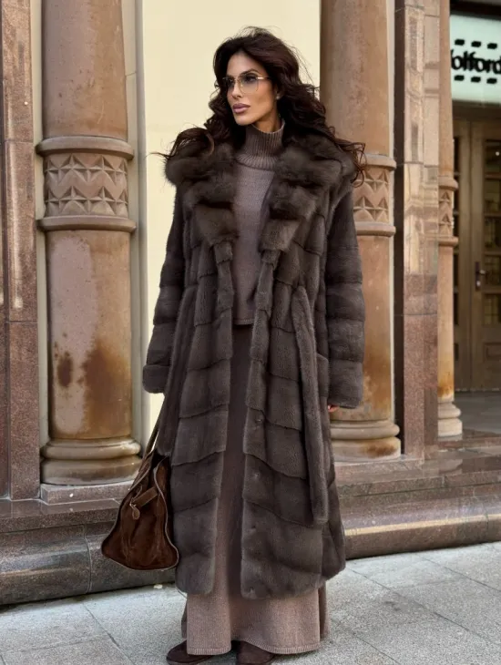 Шуба норковая в цвете мокко с капюшоном куница - фото 6