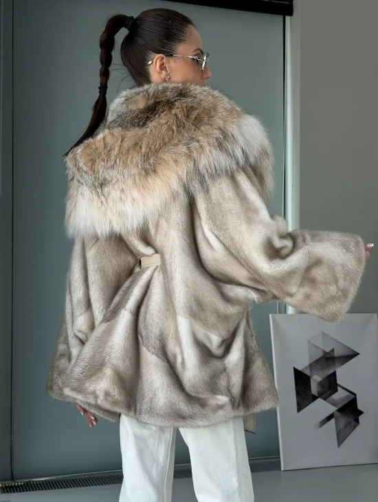 Шуба летучая мышь из норки Ivory с капюшоном из меха рыси - фото 9