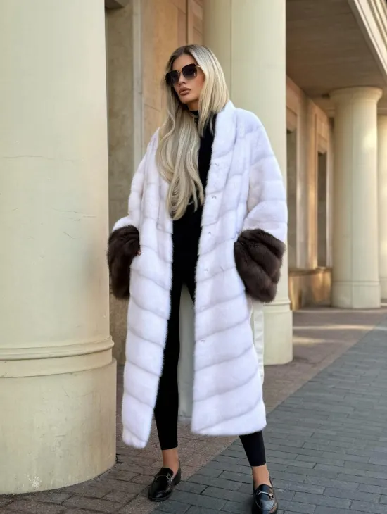 Белая норковая шуба с отделкой из куницы - фото 11