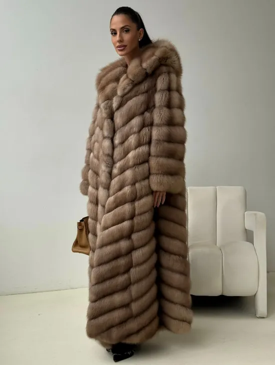 Длинная шуба из меха куницы с капюшоном - фото 3