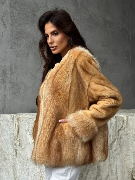 Норковый жакет с отделкой из меха енота - фото 9