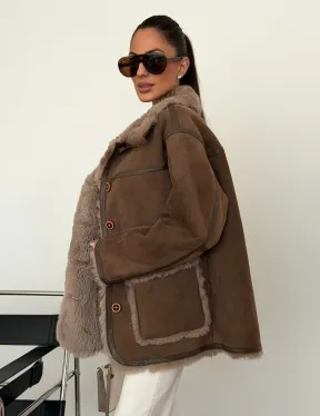 Коричневая замшевая дубленка на мехе тиградо - фото 9