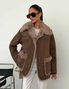 Коричневая замшевая дубленка на мехе тиградо - фото 10