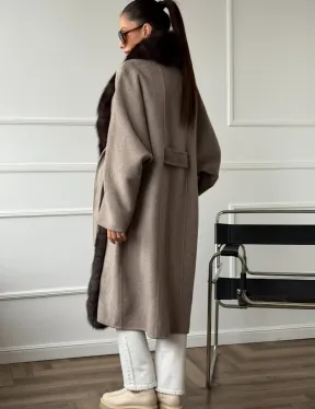 Длинное пальто с мехом финского песца - фото 5