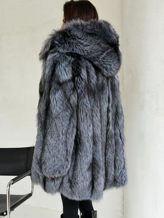 Шуба из натурального меха чернобурки с капюшоном - фото 5