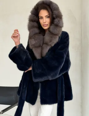 Норковый полушубок синего цвета с капюшоном куница - фото 7