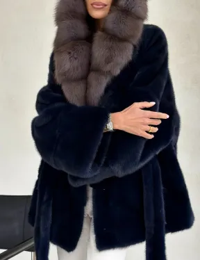Норковый полушубок синего цвета с капюшоном куница - фото 2