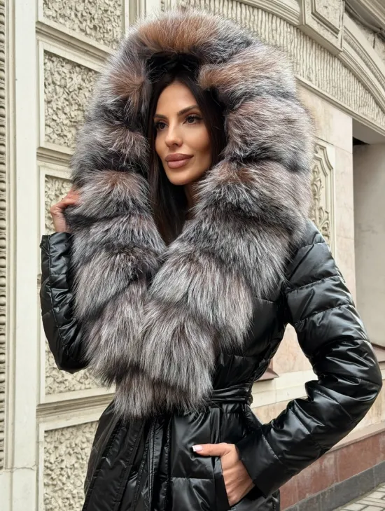 Чёрное пуховое пальто с меховым капюшоном из чернобурки - фото 7