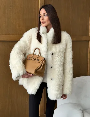 Светлая женская двухсторонняя дубленка - фото 0