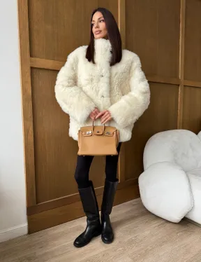 Светлая женская двухсторонняя дубленка - фото 11