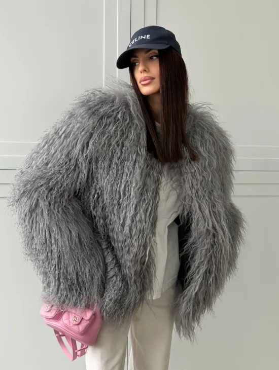 Серая шуба из натурального меха ламы - фото 12