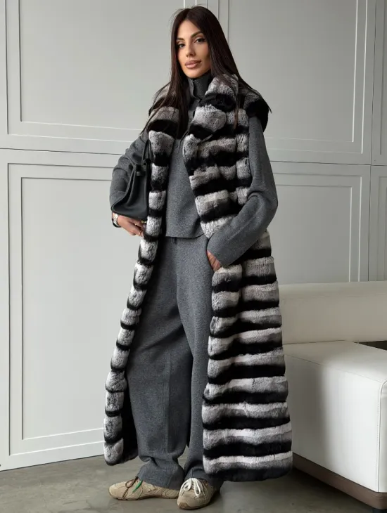 Меховой жилет из шиншиллового кролика - фото 0